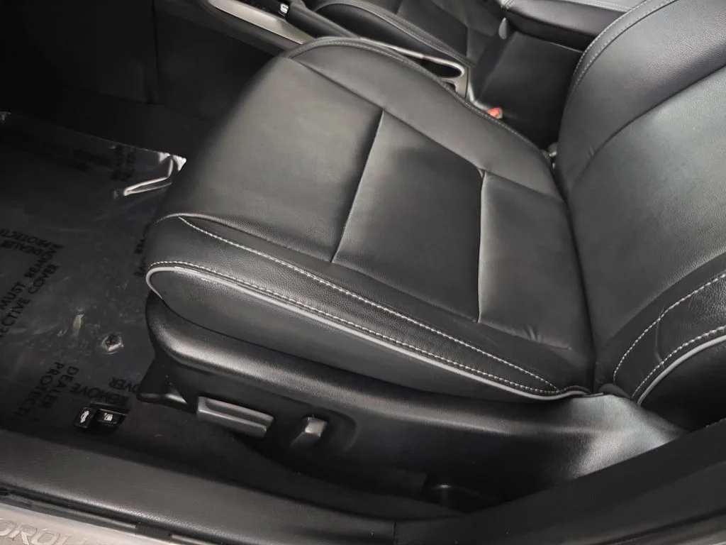 Used 2014 Classic Silver Metallic Toyota S Premium image 28