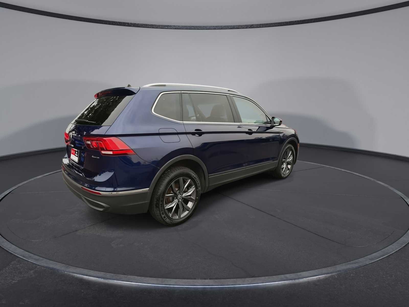 Used 2022 Atlantic Blue Metallic Volkswagen SE image 8