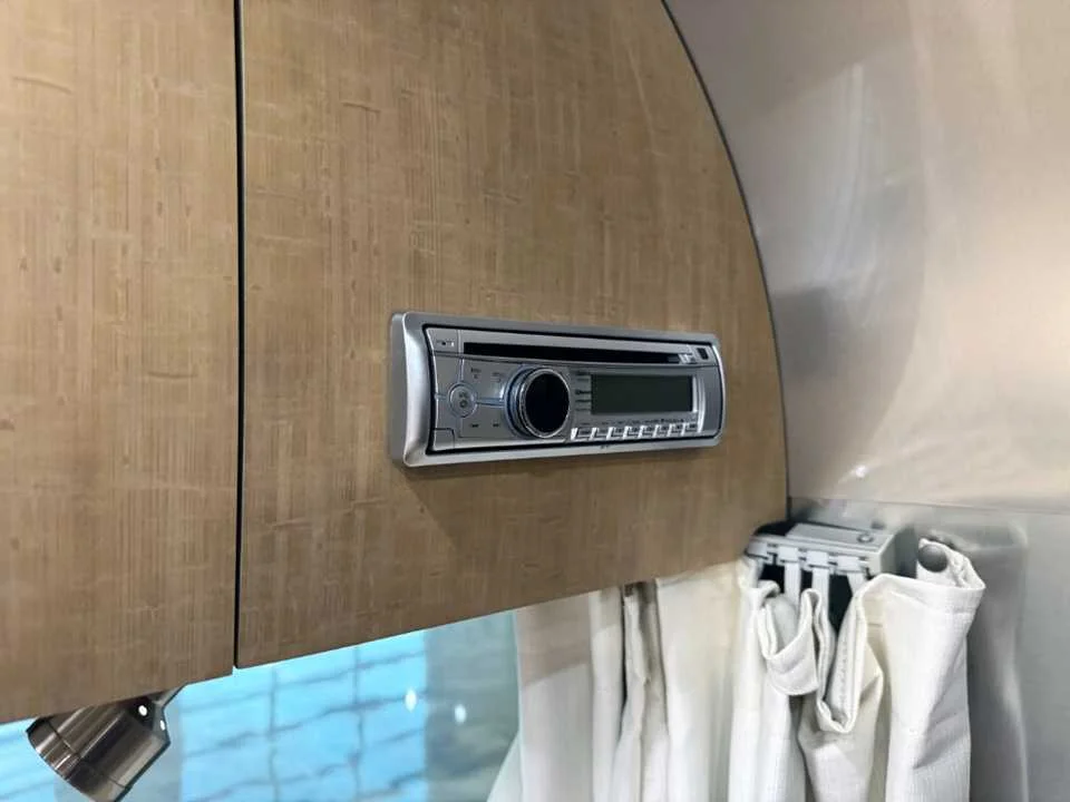 Used 2017 SILVER AIRSTREAM  image 33
