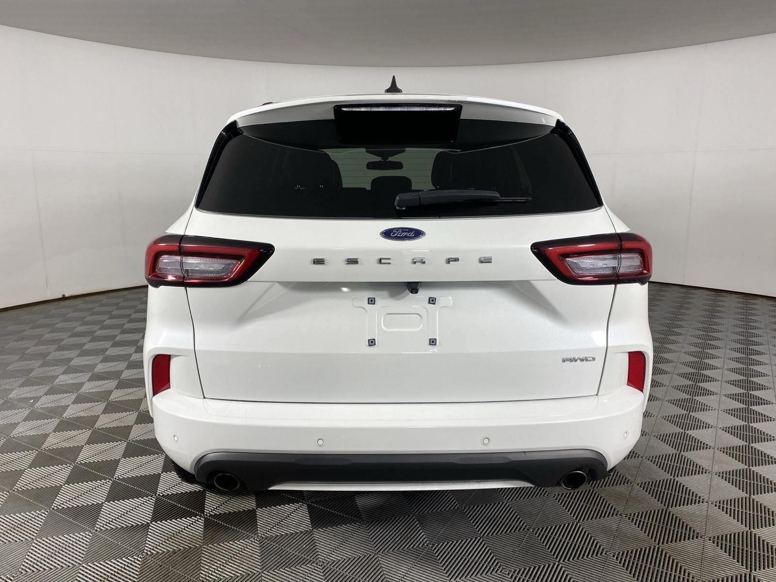 Used 2024 Star White Metallic Tri-Coat Ford ST-Line image 16