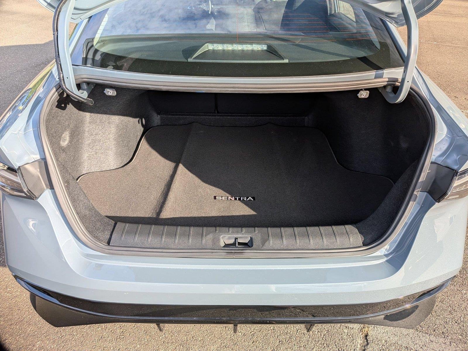 New 2027 Atlantic Gray Metallic / Super Black Two-tone Nissan SR image 33