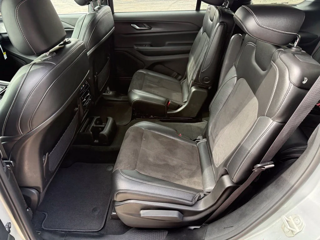 Used 2023 Silver Jeep Altitude image 15