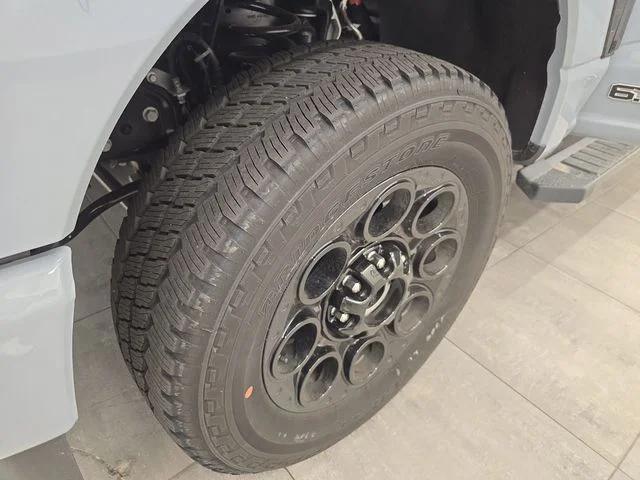 New 2026 Glacier Gray Metallic Tri-Coat Ford F-250® Lariat® image 46