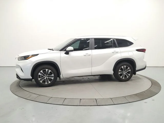 Used 2024 Beige Toyota XLE image 5