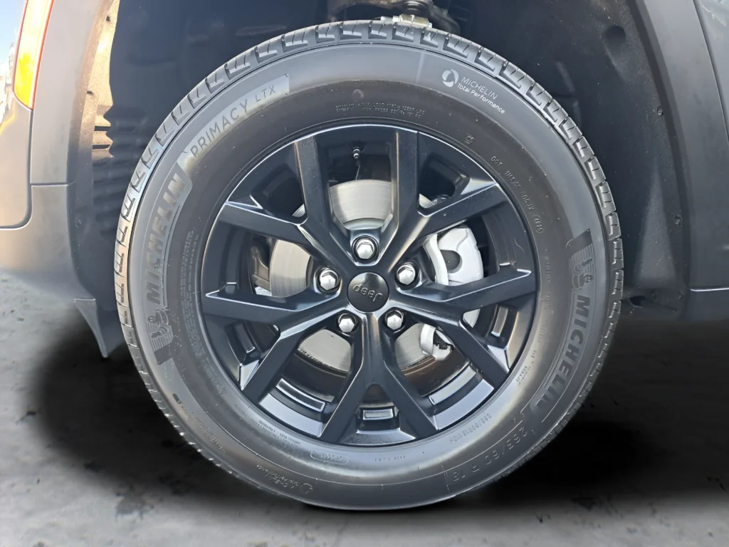 New 2025 Baltic Gray Metallic Clear-Coat Exterior Paint Jeep Altitude X image 28