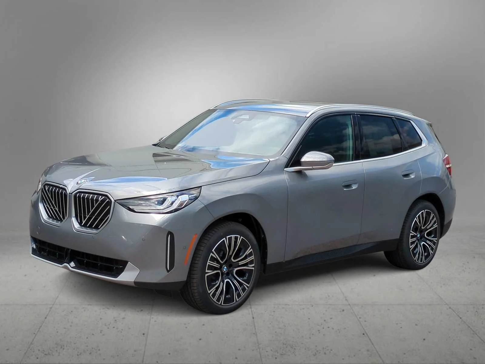 New 2026 Skyscraper Grey Metallic BMW 30 xDrive image 4