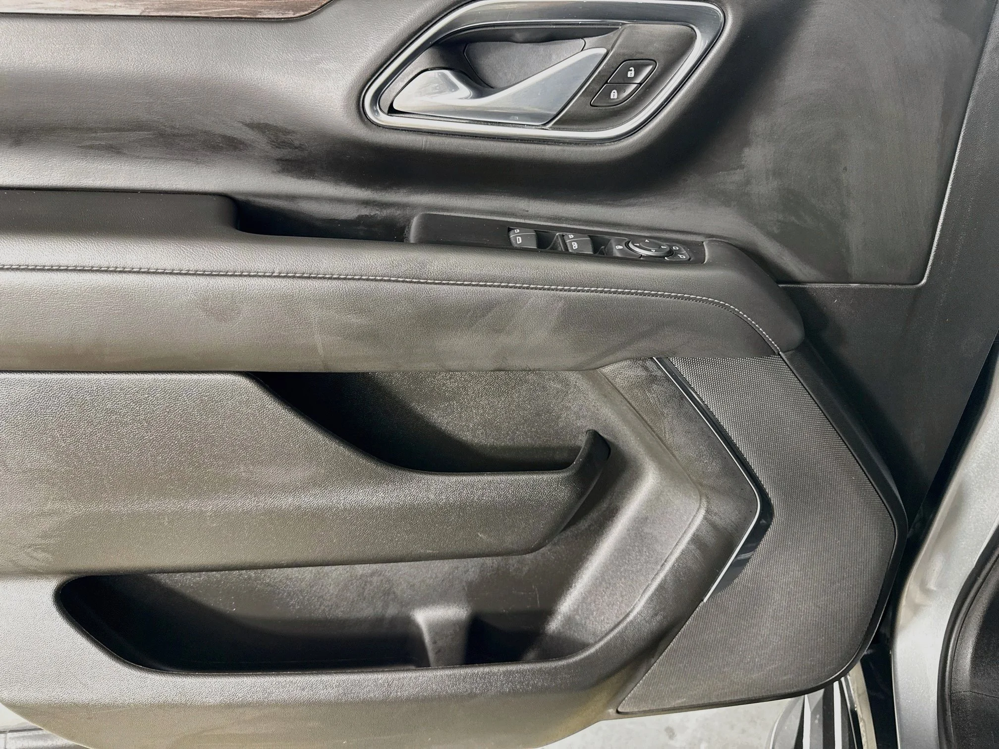 Used 2023 STERLING GRAY METALLIC Chevrolet LS image 19