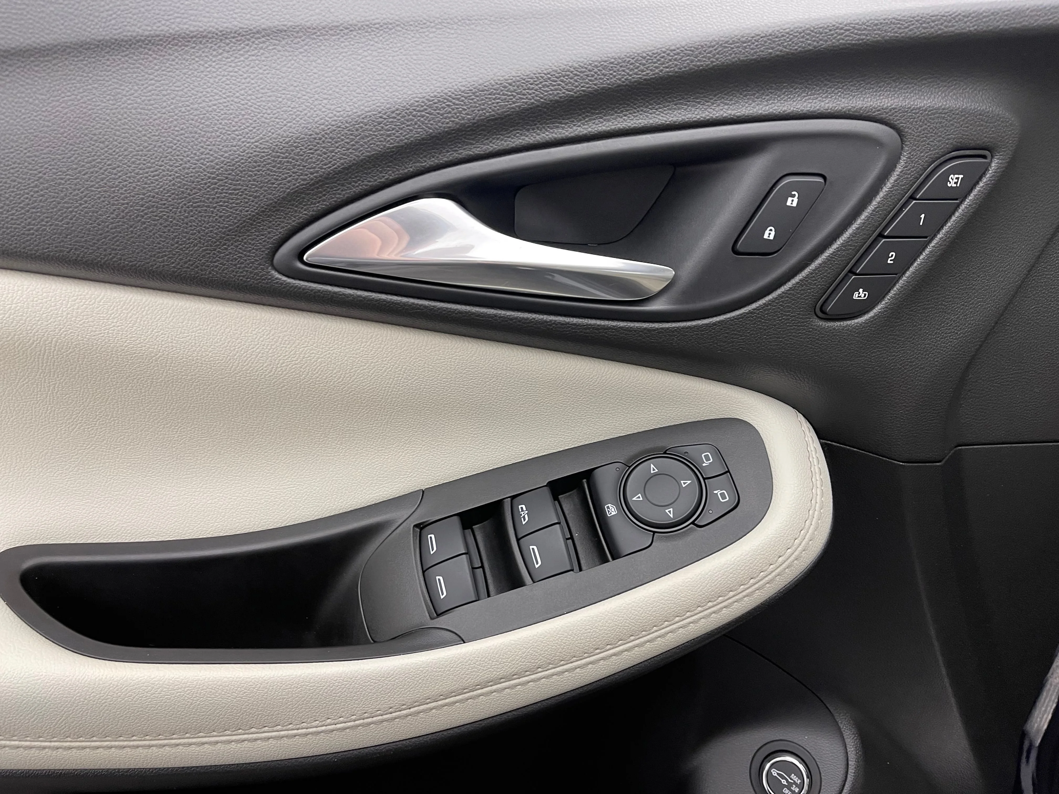 Used 2020 DARK MOON BLUE METALLIC Buick Essence image 17