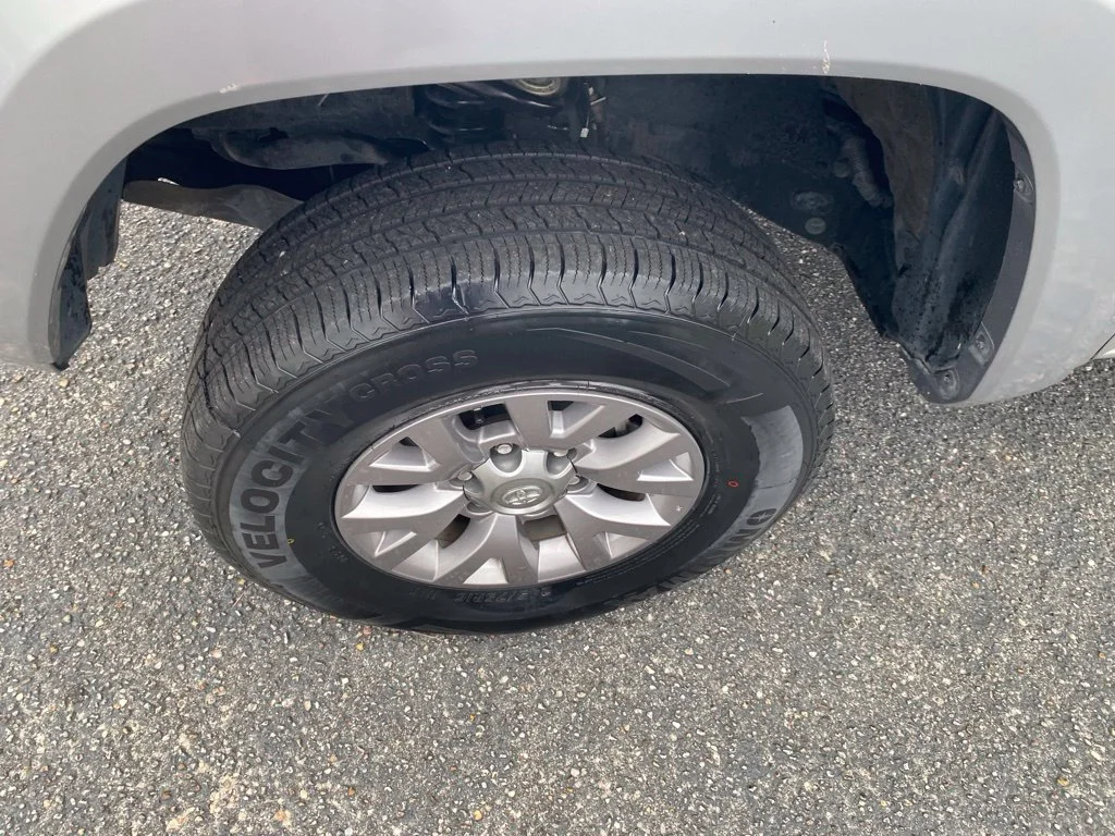 Used 2018 Silver Toyota SR5 image 19