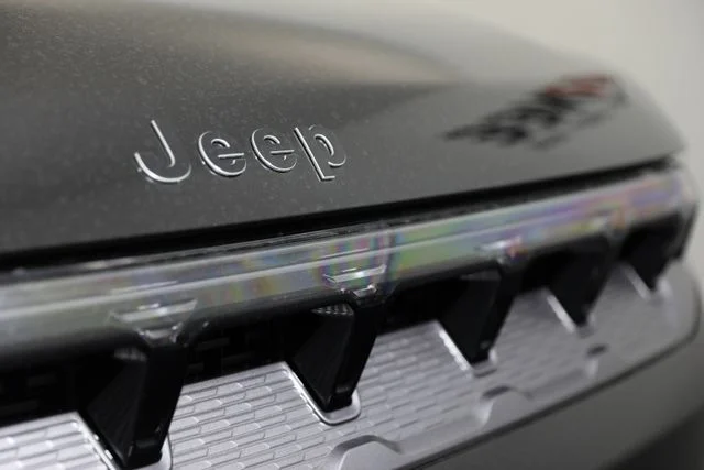 New 2026 High Gloss Black Exterior Paint Jeep Limited Reserve image 28