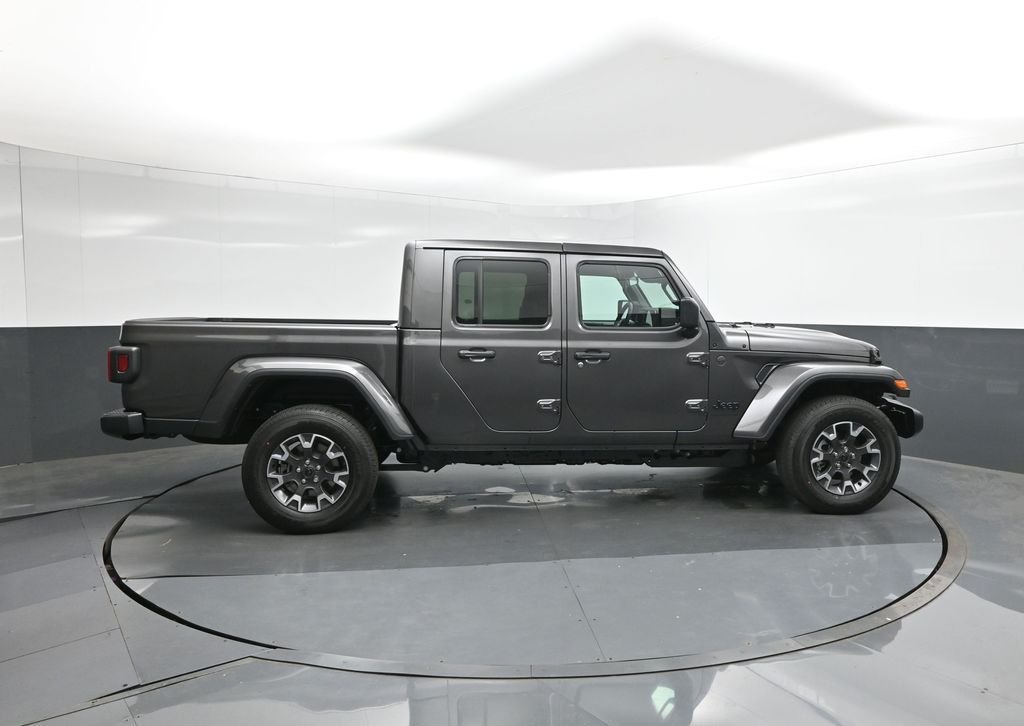 New 2026 Granite Crystal Metallic Clearcoat Jeep Sahara image 11