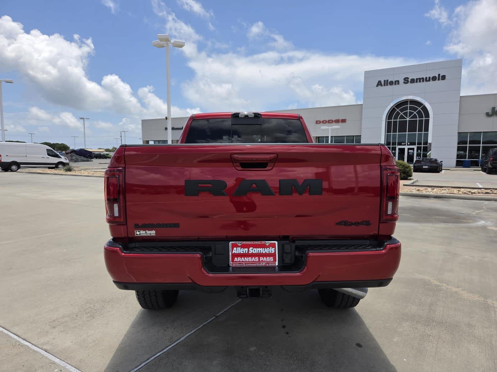 New 2026 Molten Red Pearl-Coat Exterior Paint RAM Laramie image 4
