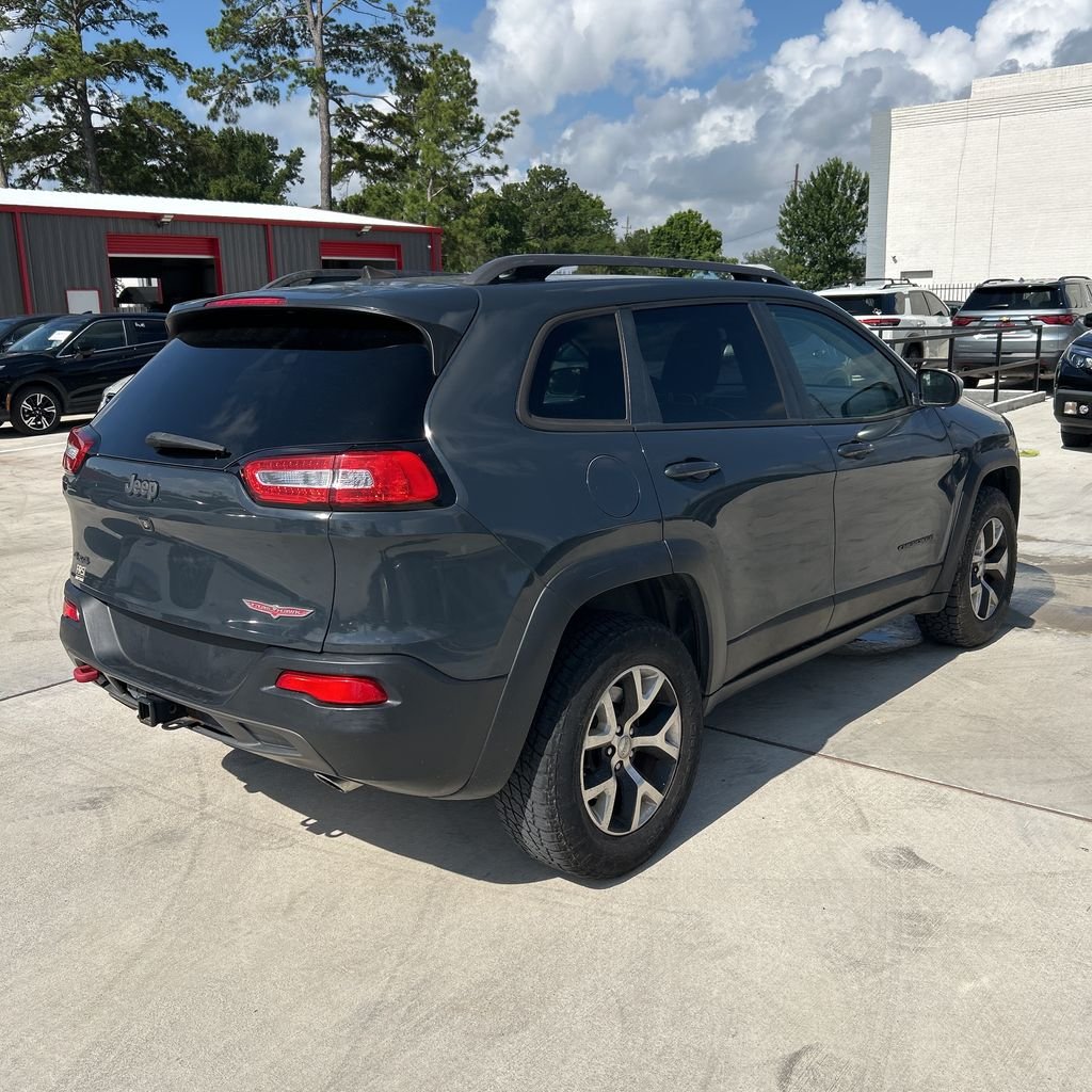 Used 2016 Gray Jeep Trailhawk image 3