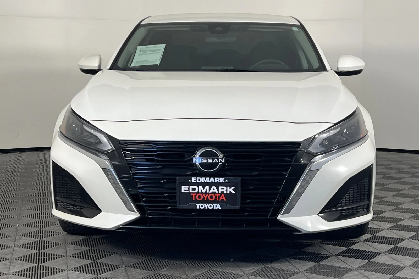Used 2023 Pearl White Tricoat Nissan 2.5 SV image 8