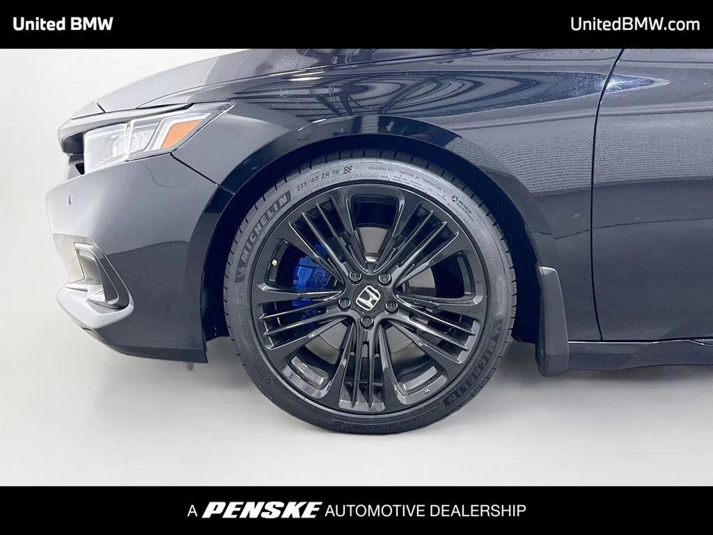 Used 2021 Crystal Black Pearl Honda Touring 2.0T image 2