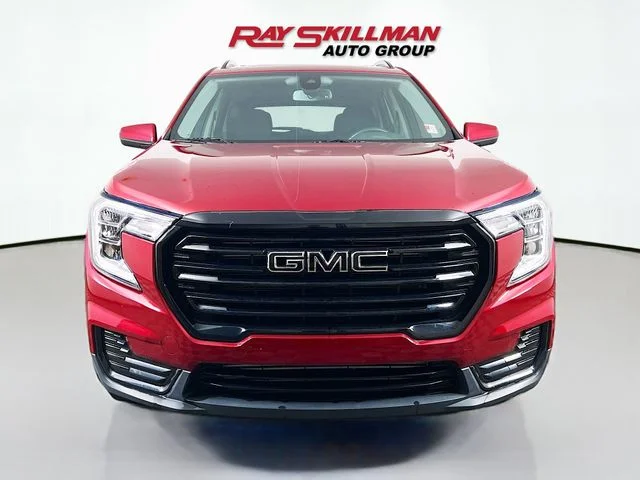 Used 2022 Red GMC SLE image 2