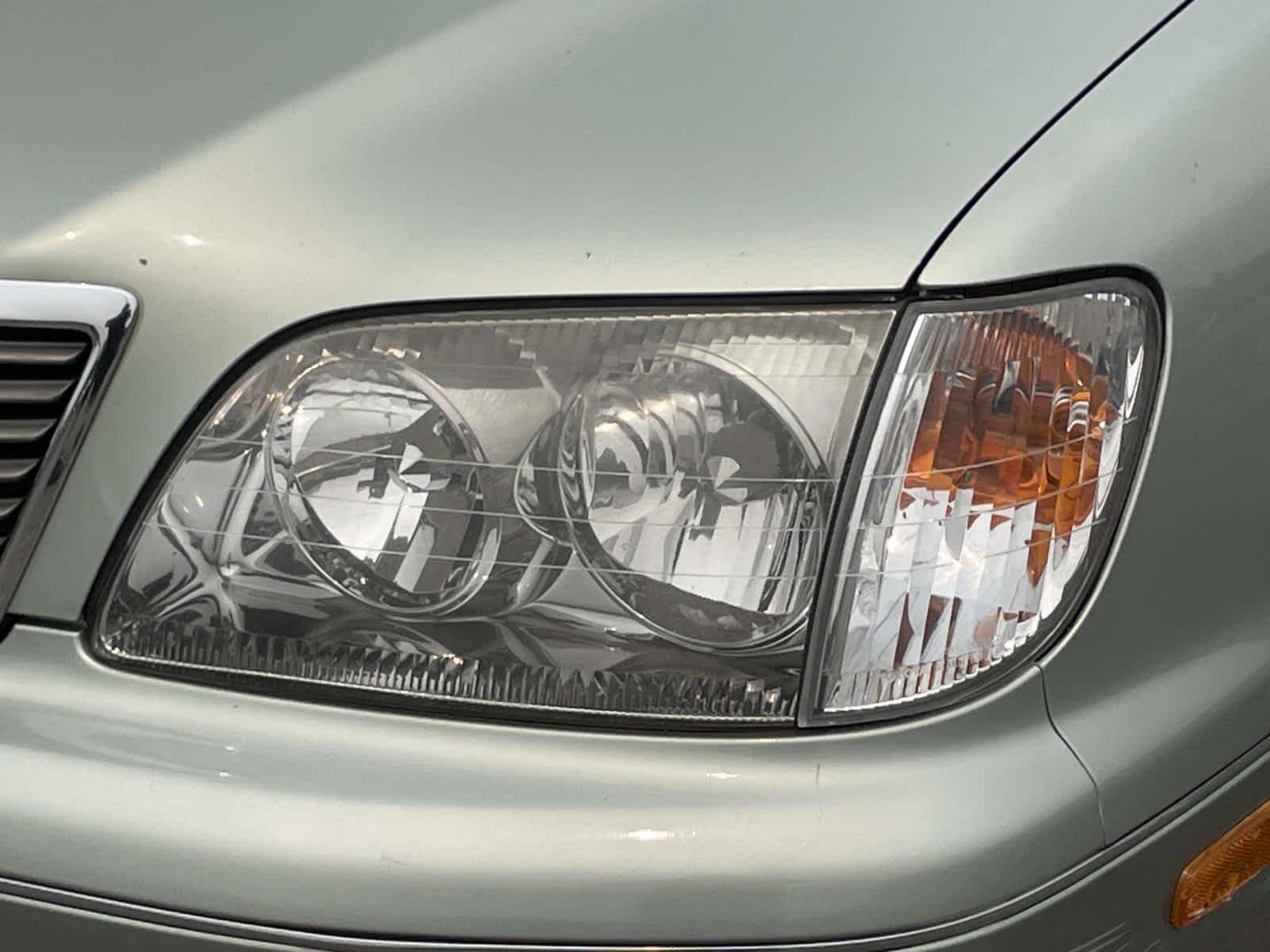 Used 1998 Silver Jade Pearl Lexus  image 13
