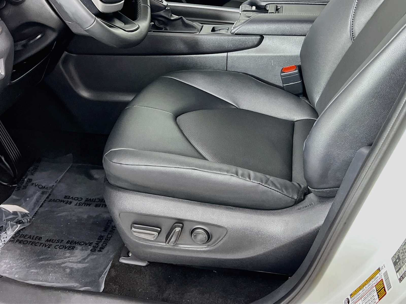 Used 2026 Wind Chill Pearl Toyota Hybrid XLE image 20
