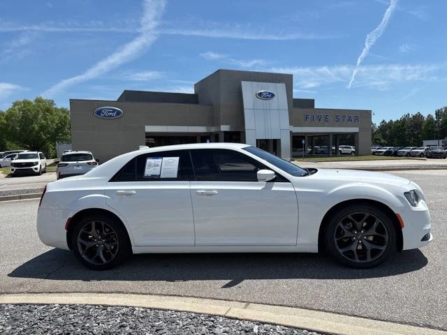 2021 Chrysler 300