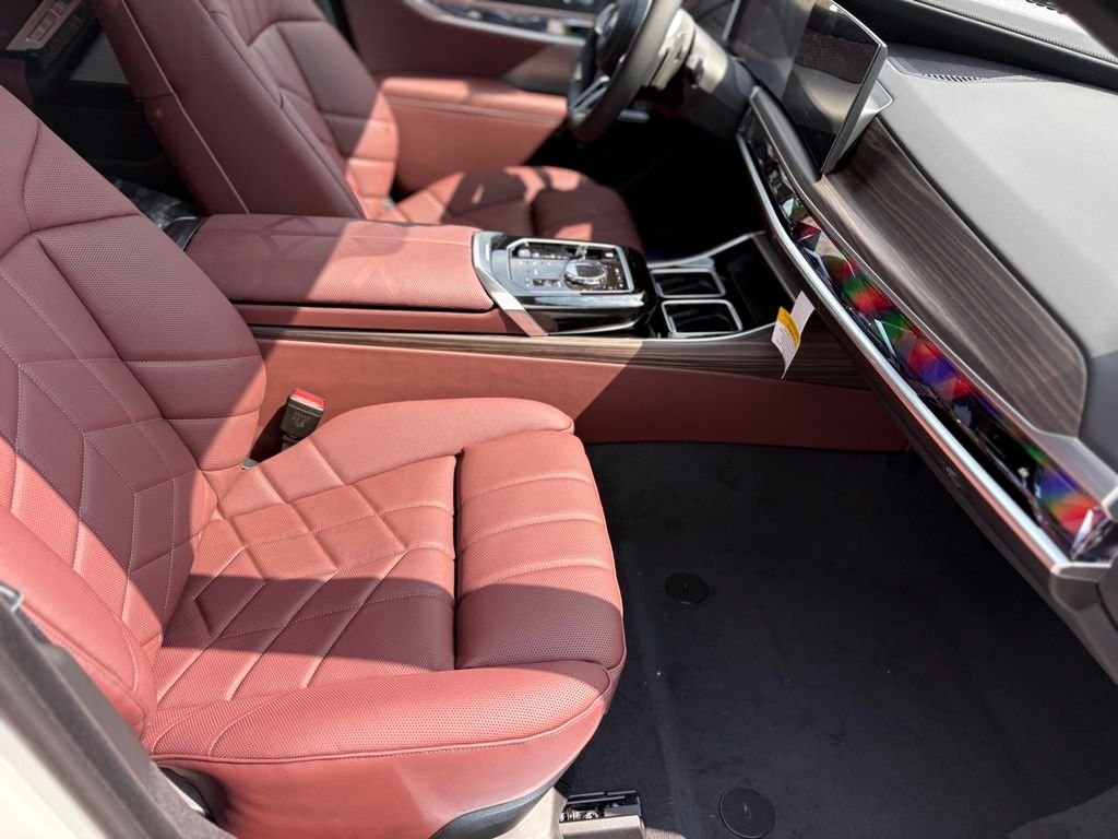 2025 BMW 7 Series 760i - Photo 22