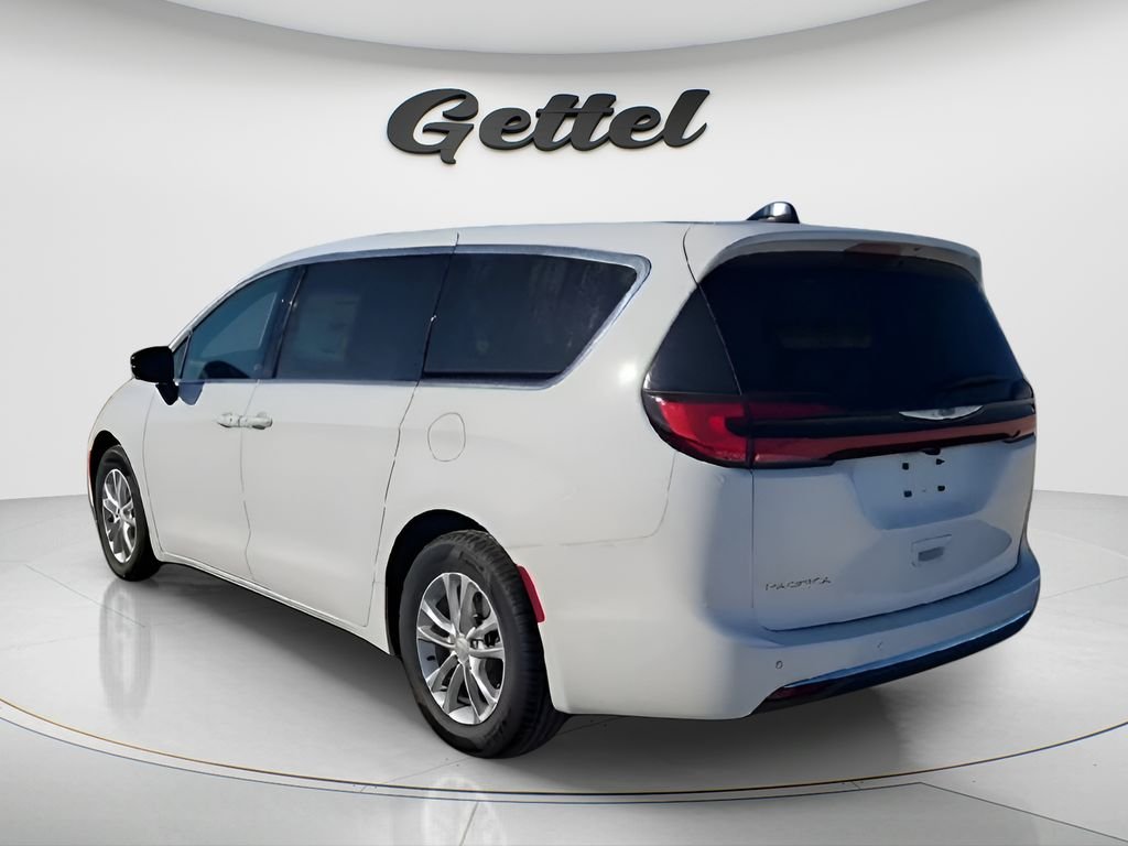 New 2026 Bright White Clear-Coat Exterior Paint Chrysler Select image 6