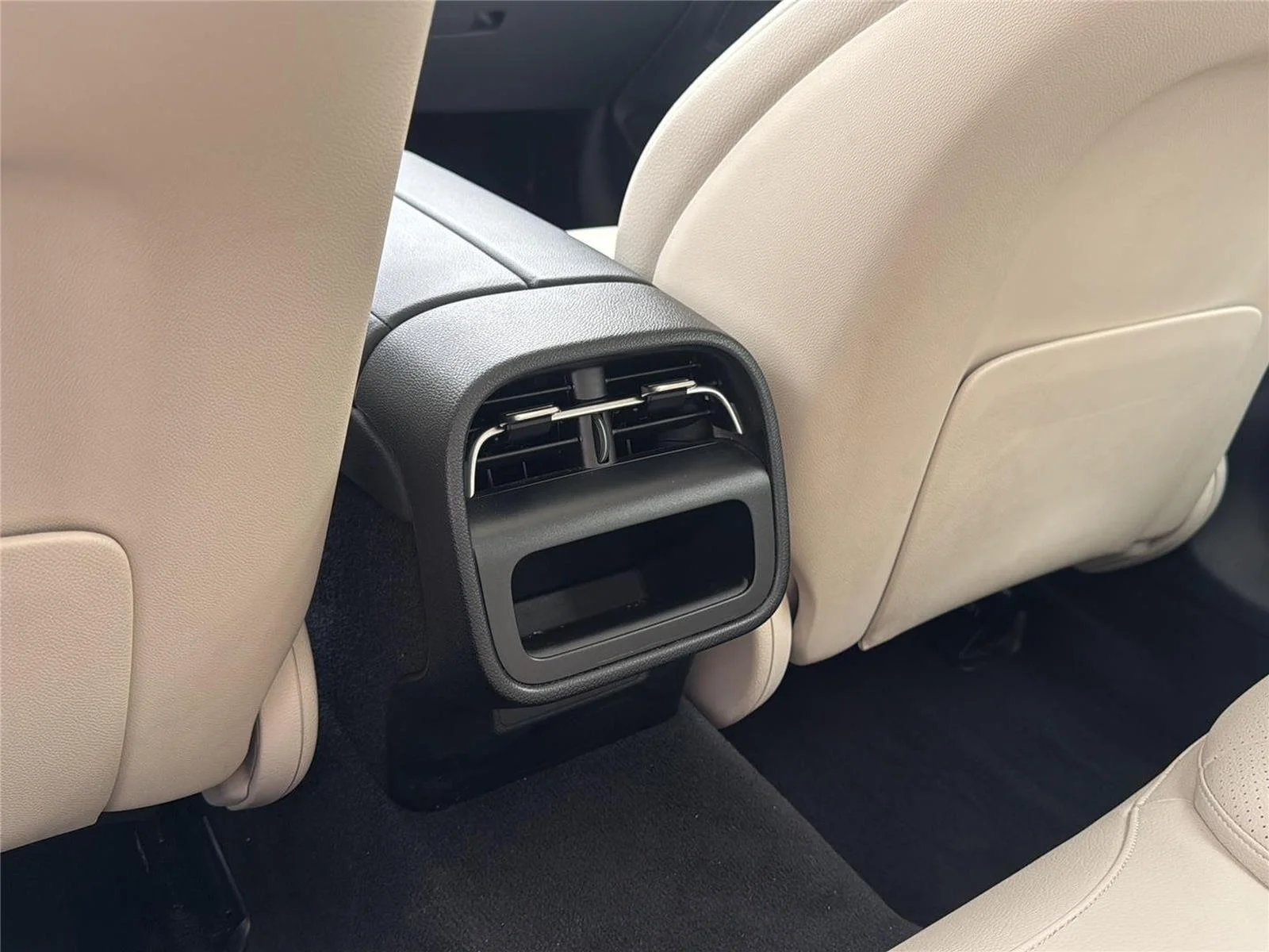 Used 2025  Mercedes-Benz E 350 image 17