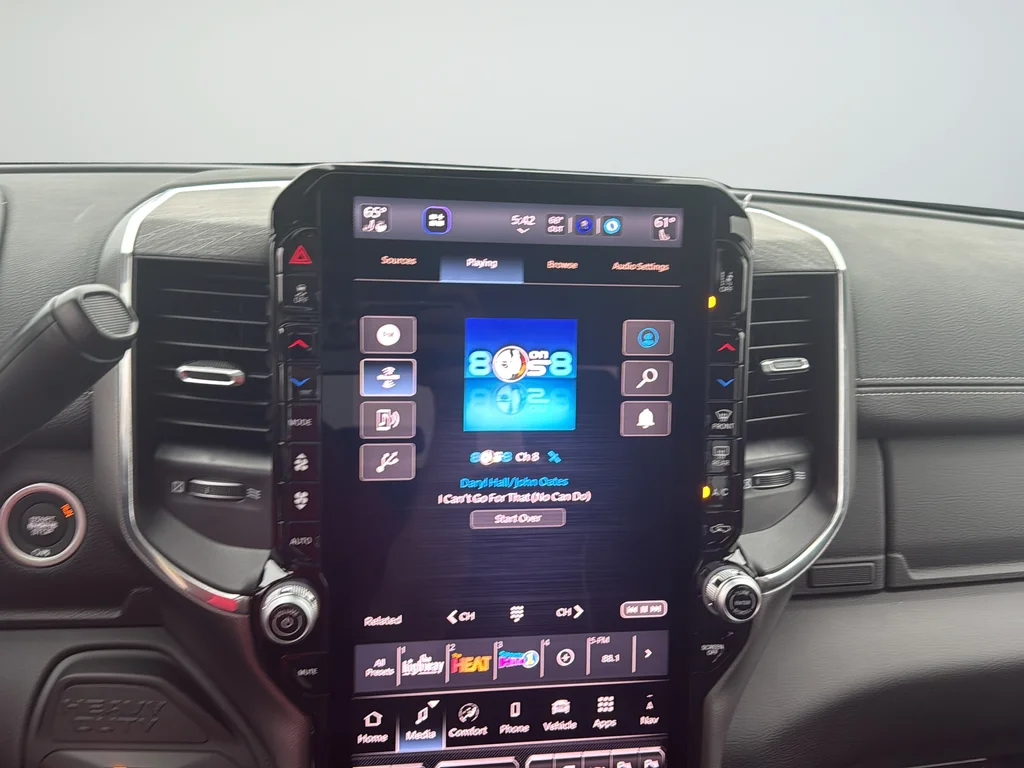 New 2027 Diamond Black Crystal Pearl-Coat Exterior Paint RAM Laramie image 15