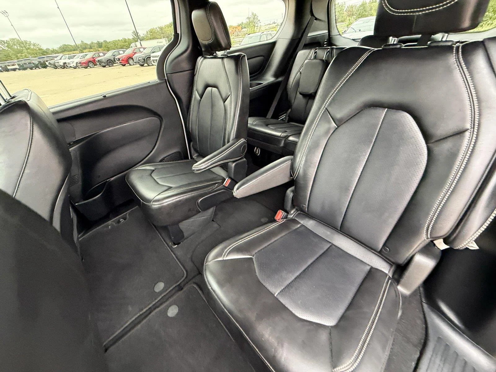 Certified Used 2025 Bright White Clearcoat Chrysler Select image 20