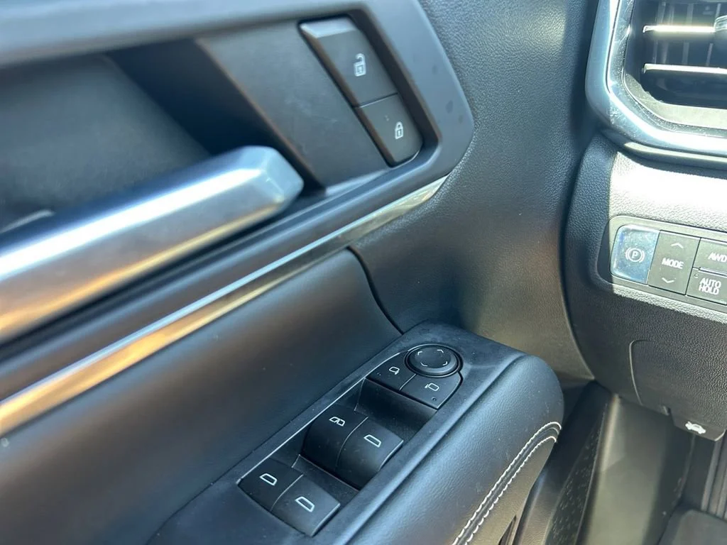 New 2026 Sterling Metallic GMC Elevation image 31