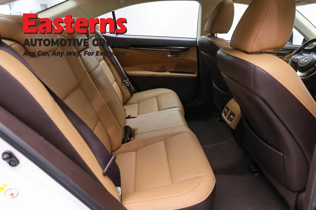 Used 2017 White Lexus 350 image 27