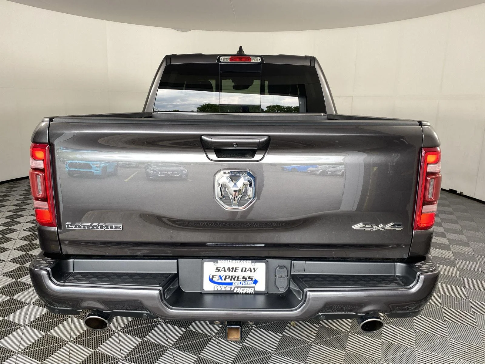 Used 2023 Granite Crystal Metallic Clearcoat Ram Laramie image 14