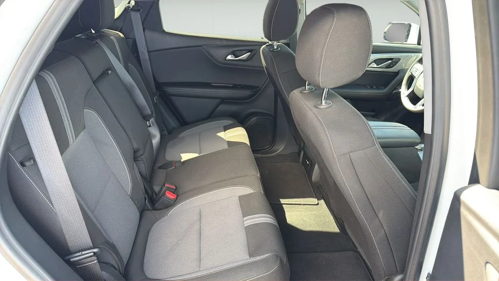 Used 2025 White Chevrolet LT image 12
