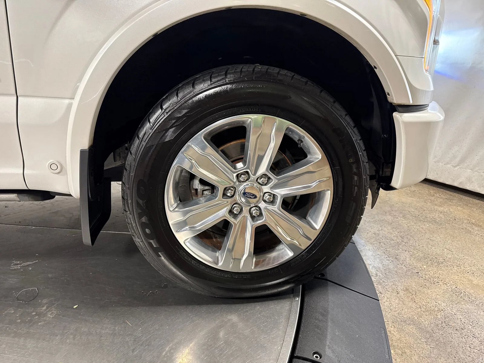 2016 Ford F-150 Platinum - Photo 14