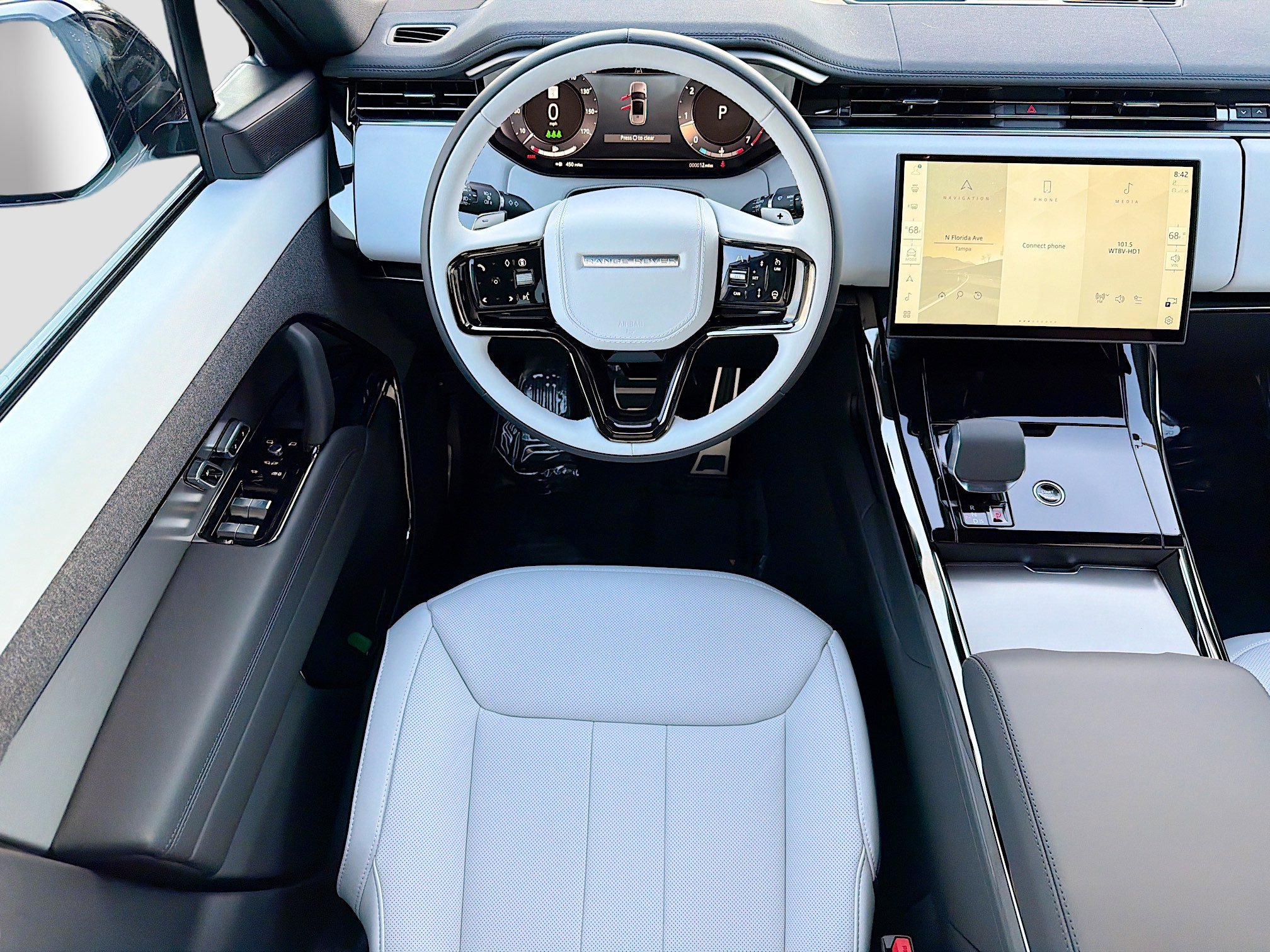 New 2026 Giola Green Land Rover Dynamic SE image 17