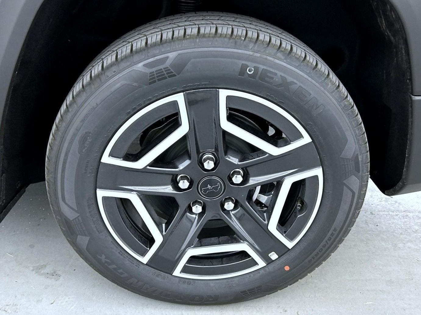New 2026 Sting-Gray Clear-Coat Exterior Paint Jeep Laredo image 22