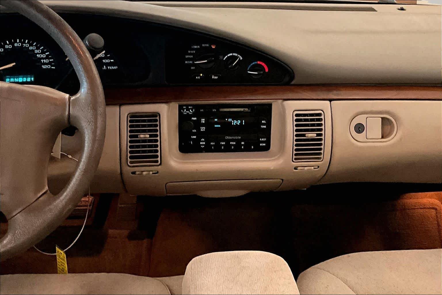 Used 1999 Champagne Oldsmobile  image 6