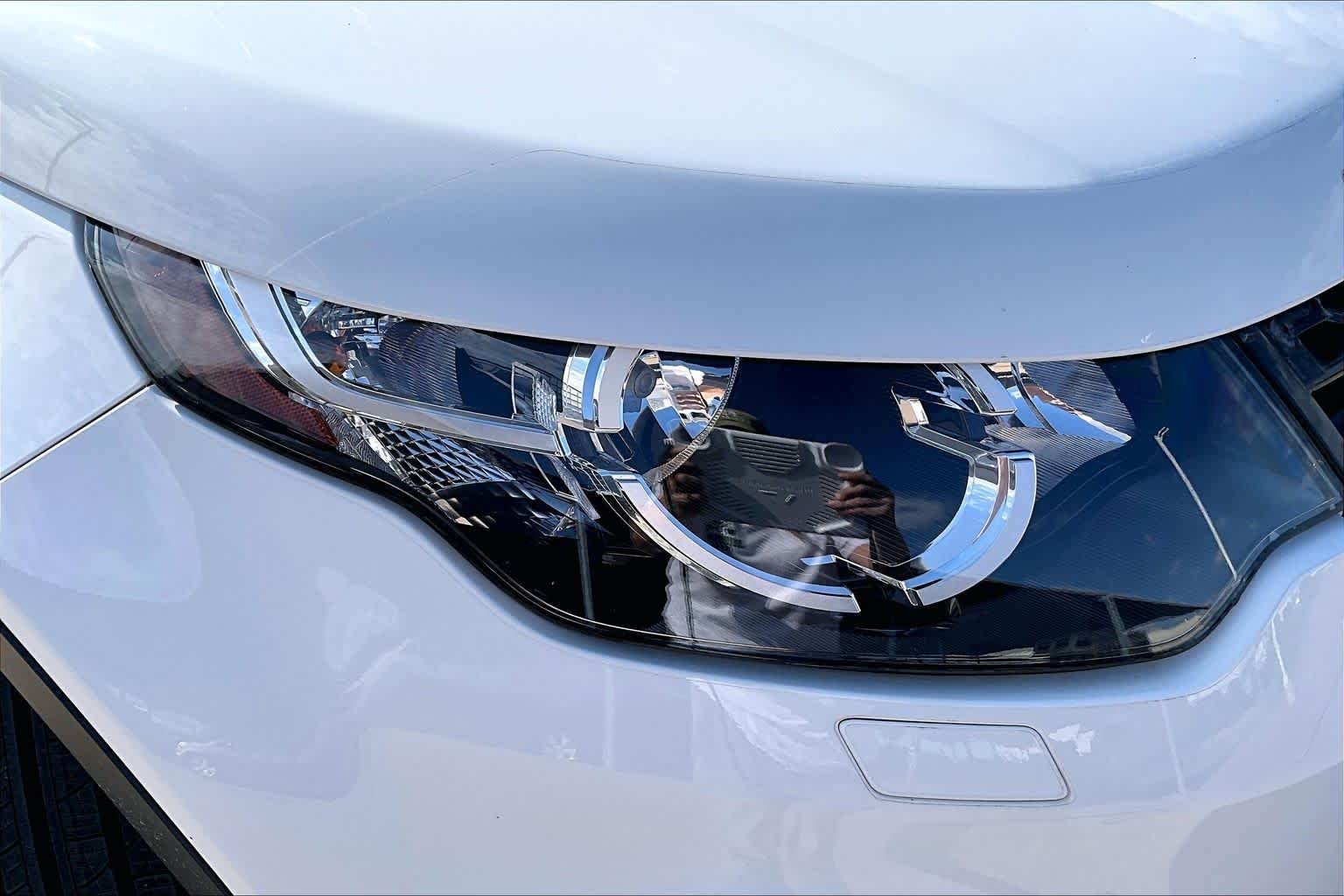 Used 2018 Fuji White Land Rover SE image 24