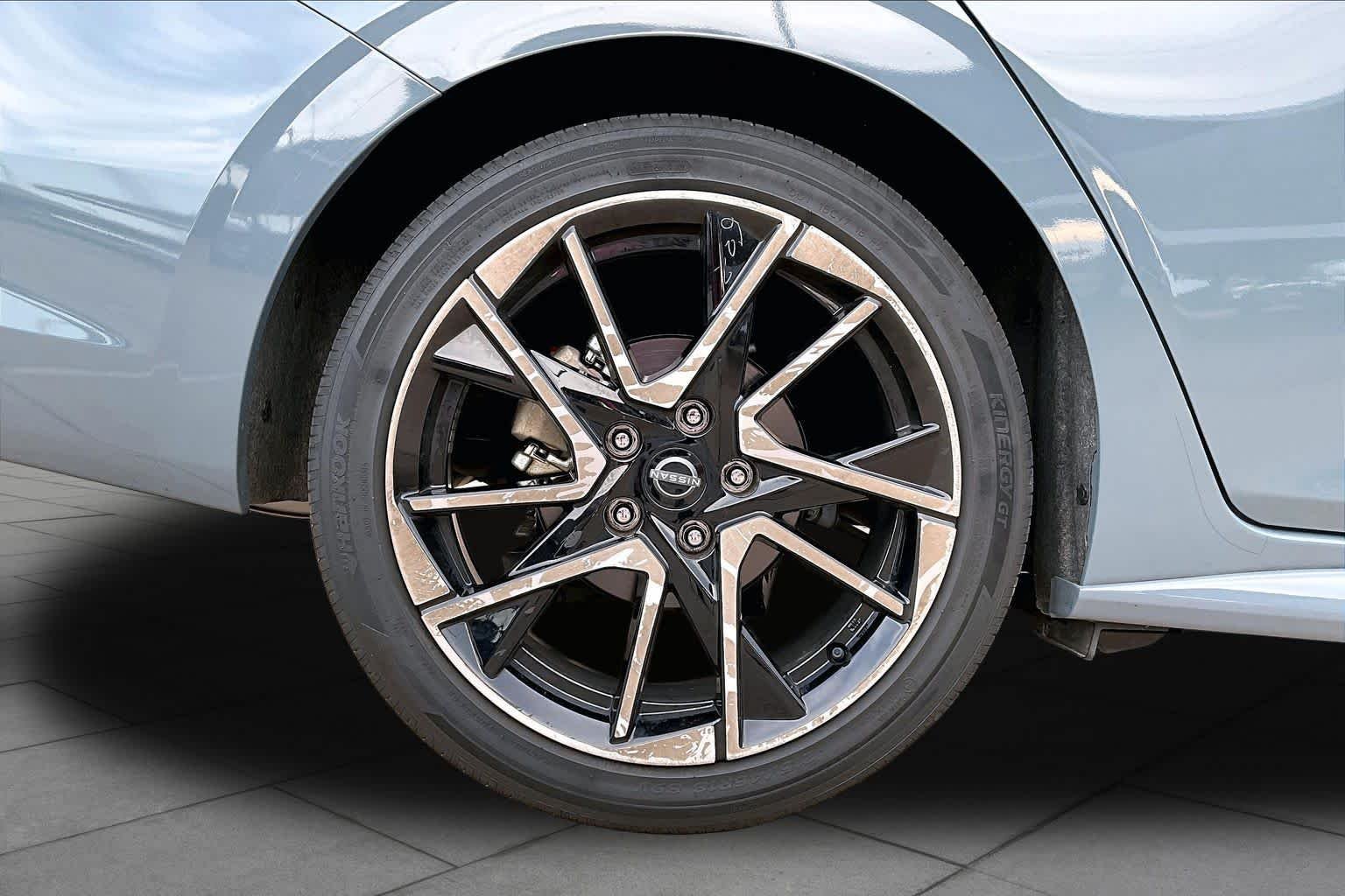 Used 2024 Atlantic Gray Metallic Nissan SR image 11