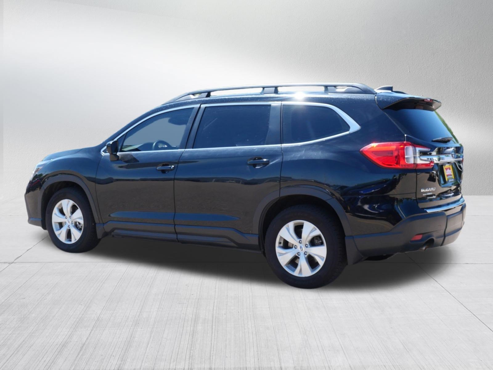 Used 2023 Crystal Black Silica Subaru 8P image 5