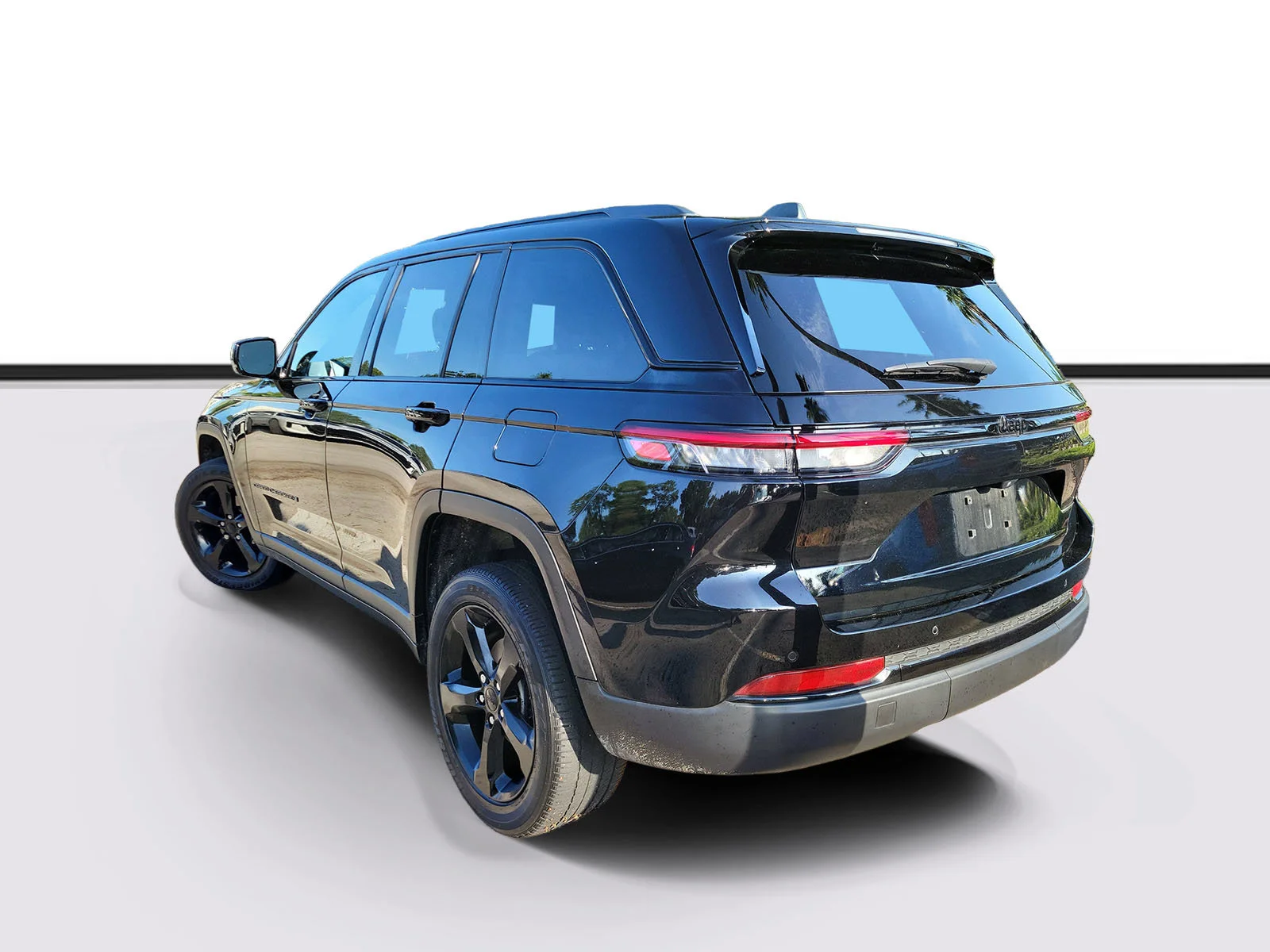 Used 2024 Diamond Black Crystal Pearlcoat Jeep Altitude image 2