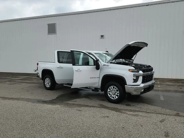 Used 2023 White Chevrolet LT image 9