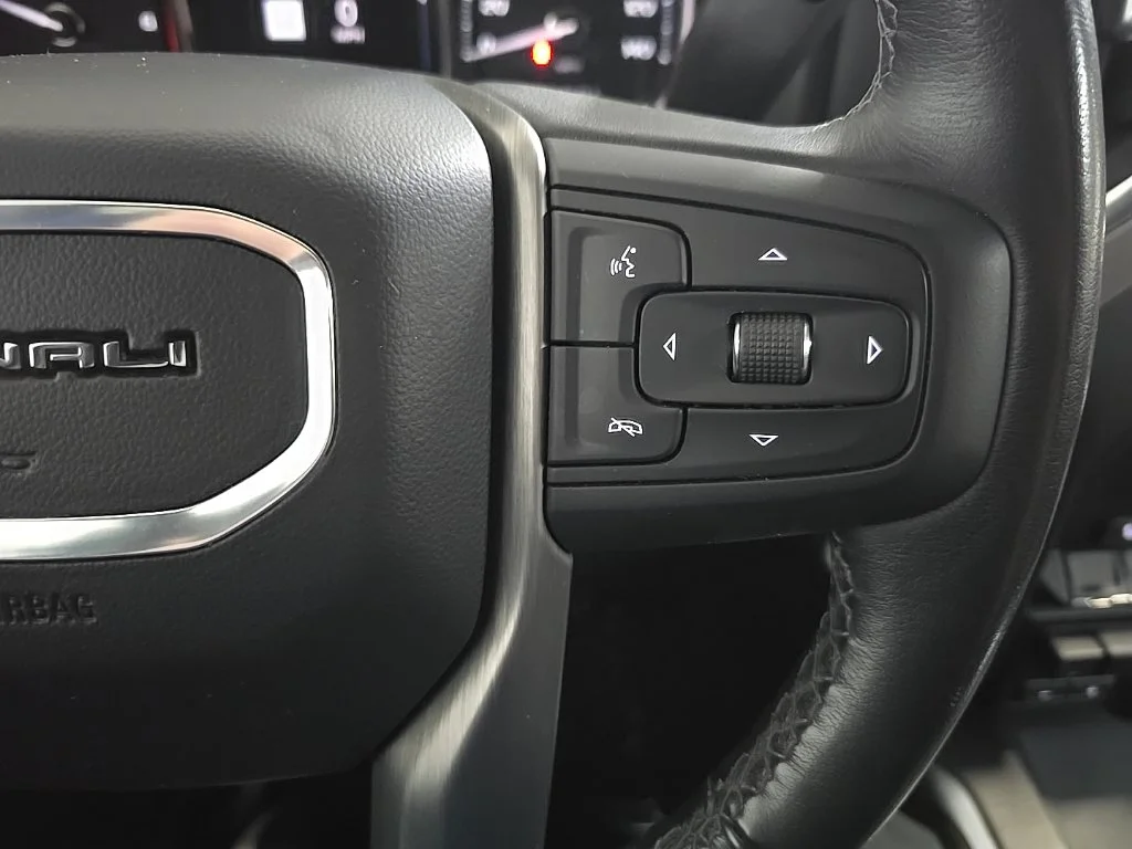 Used 2021 White GMC Denali image 21