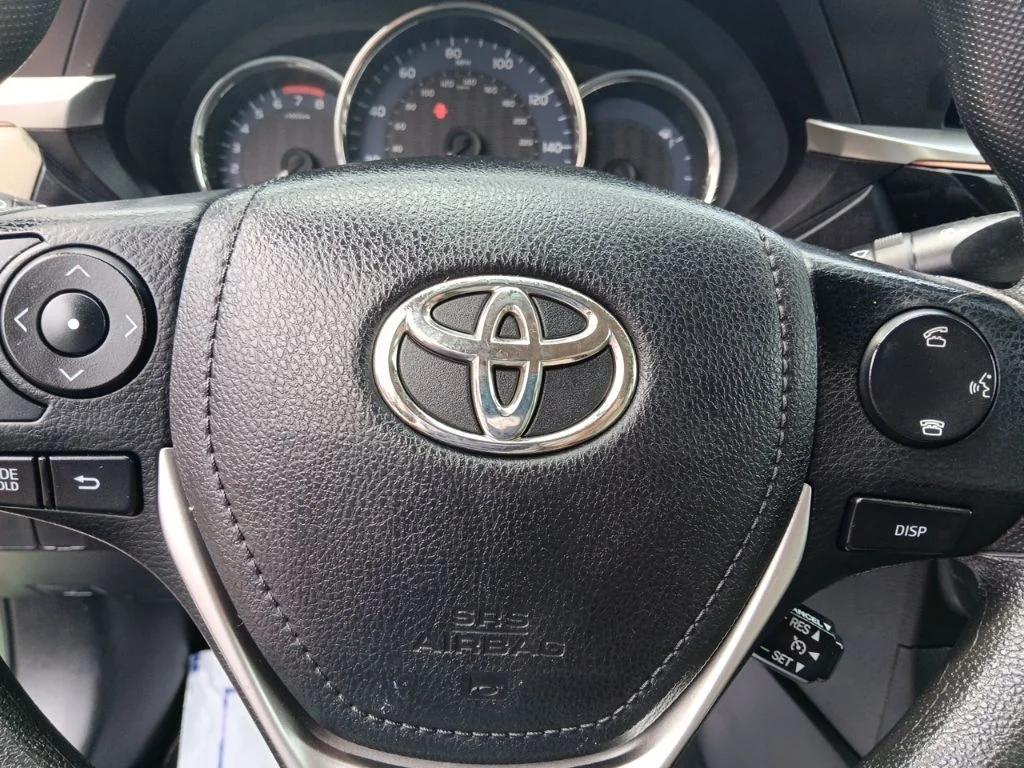 Used 2014 4Evergreen Mica Toyota LE image 19