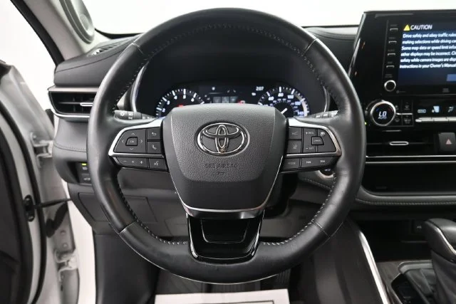 Used 2021 Blizzard Pearl Toyota Limited image 13