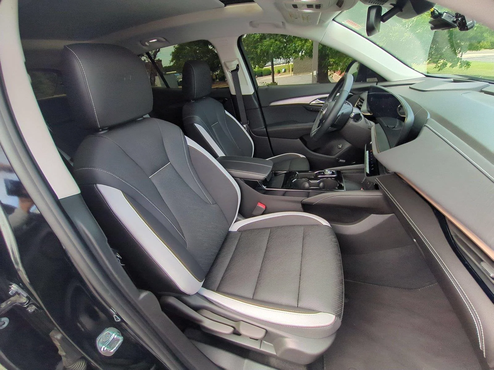 Used 2024 Ebony Twilight Metallic Buick Sport Touring image 39