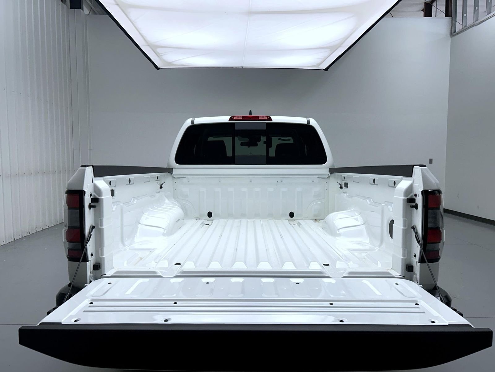 New 2026 Glacier White Nissan S image 21