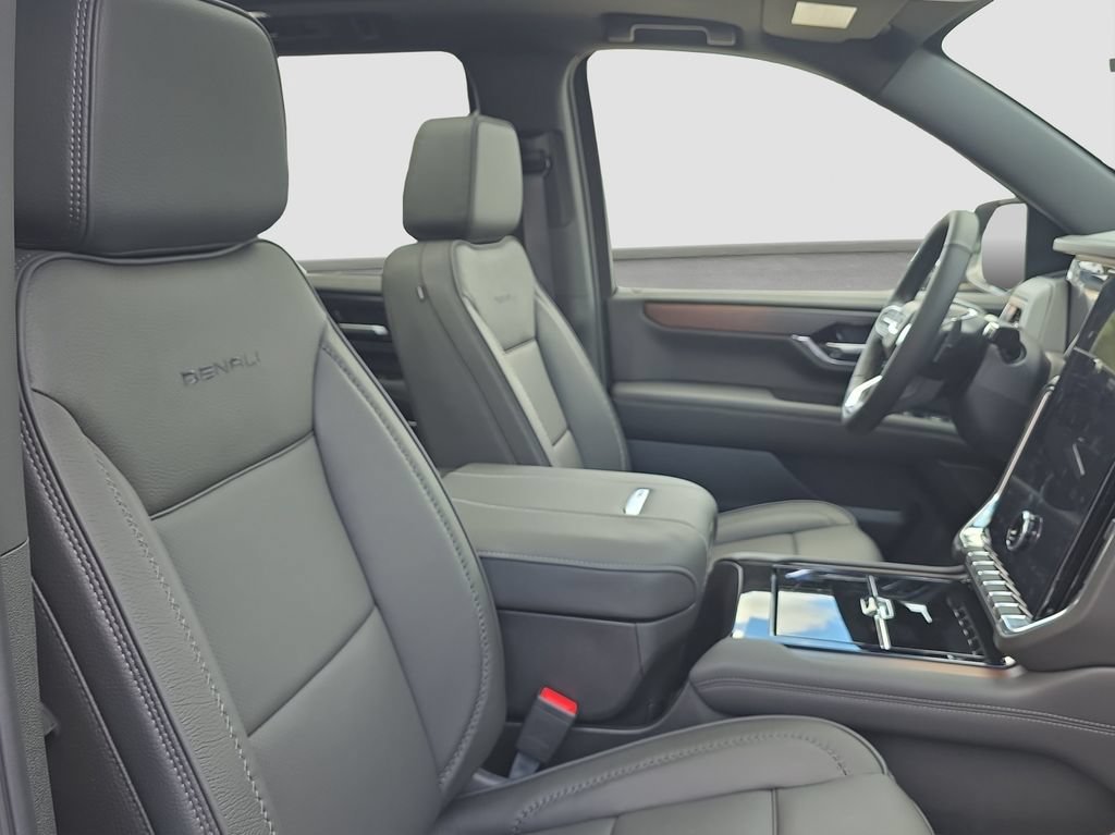 2026 GMC Yukon Denali - Photo 20