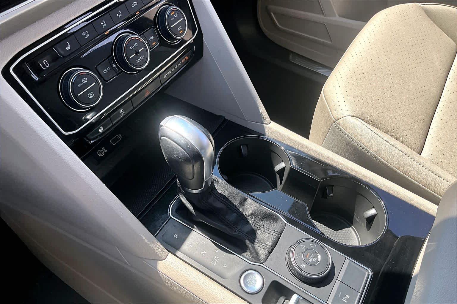 Used 2019 Pure White Volkswagen 3.6L V6 SEL image 15