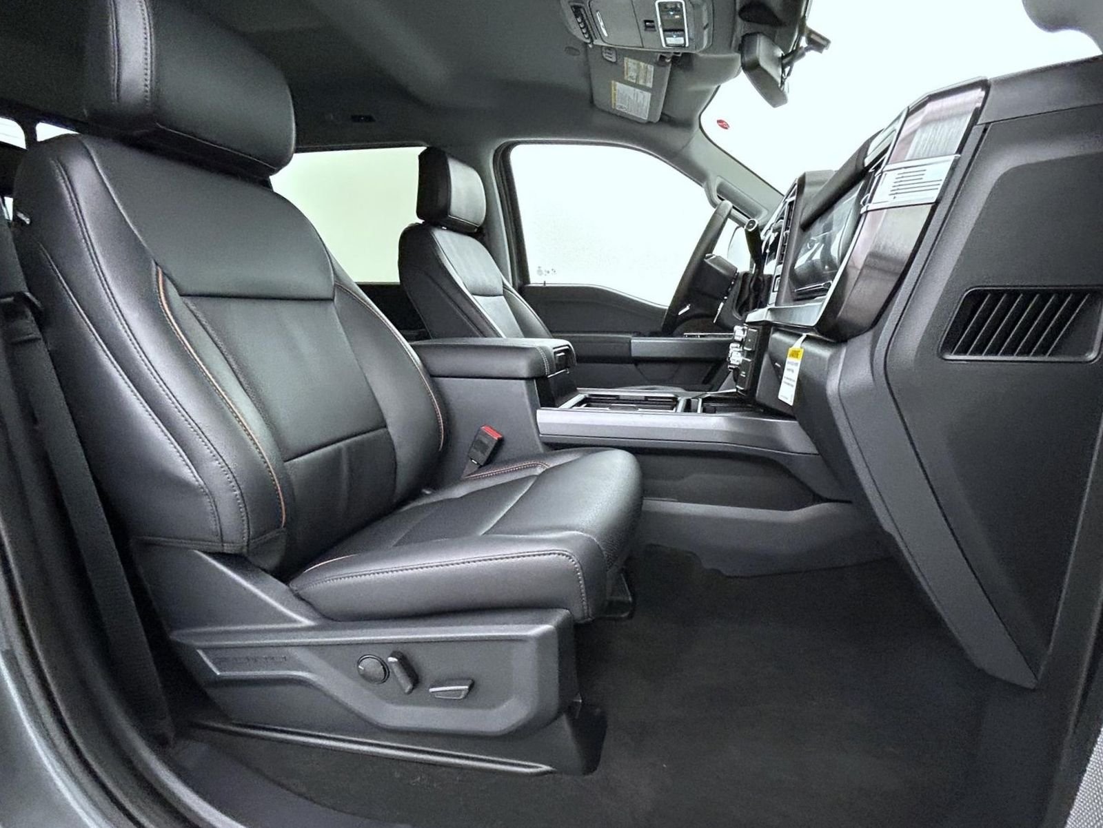 New 2026 Carbonized Gray Metallic Ford Lariat image 15