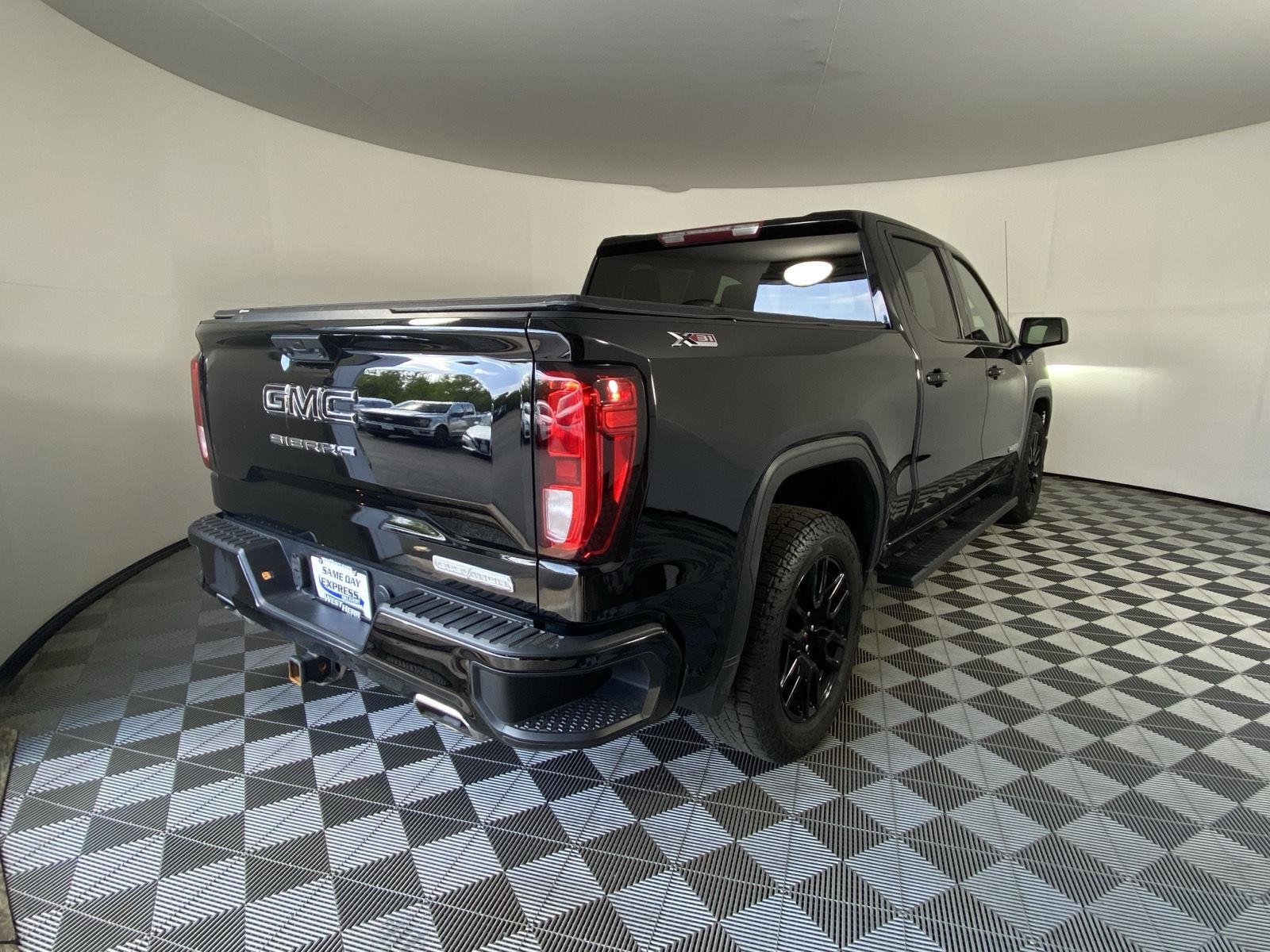Used 2023 Onyx Black GMC Elevation image 7